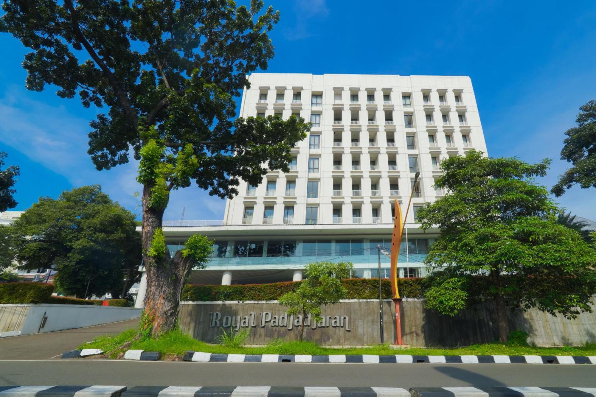 בוגור Royal Padjadjaran Hotel מראה חיצוני תמונה