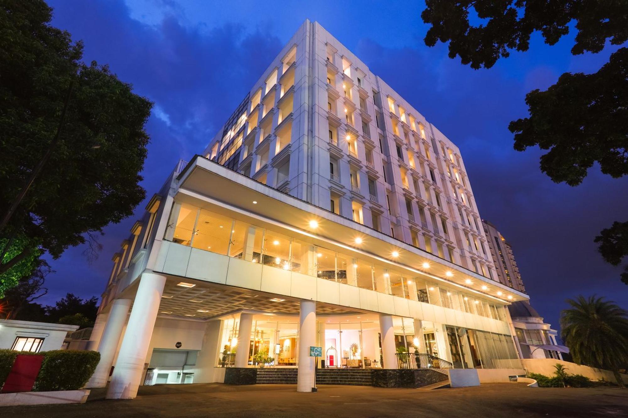 בוגור Royal Padjadjaran Hotel מראה חיצוני תמונה