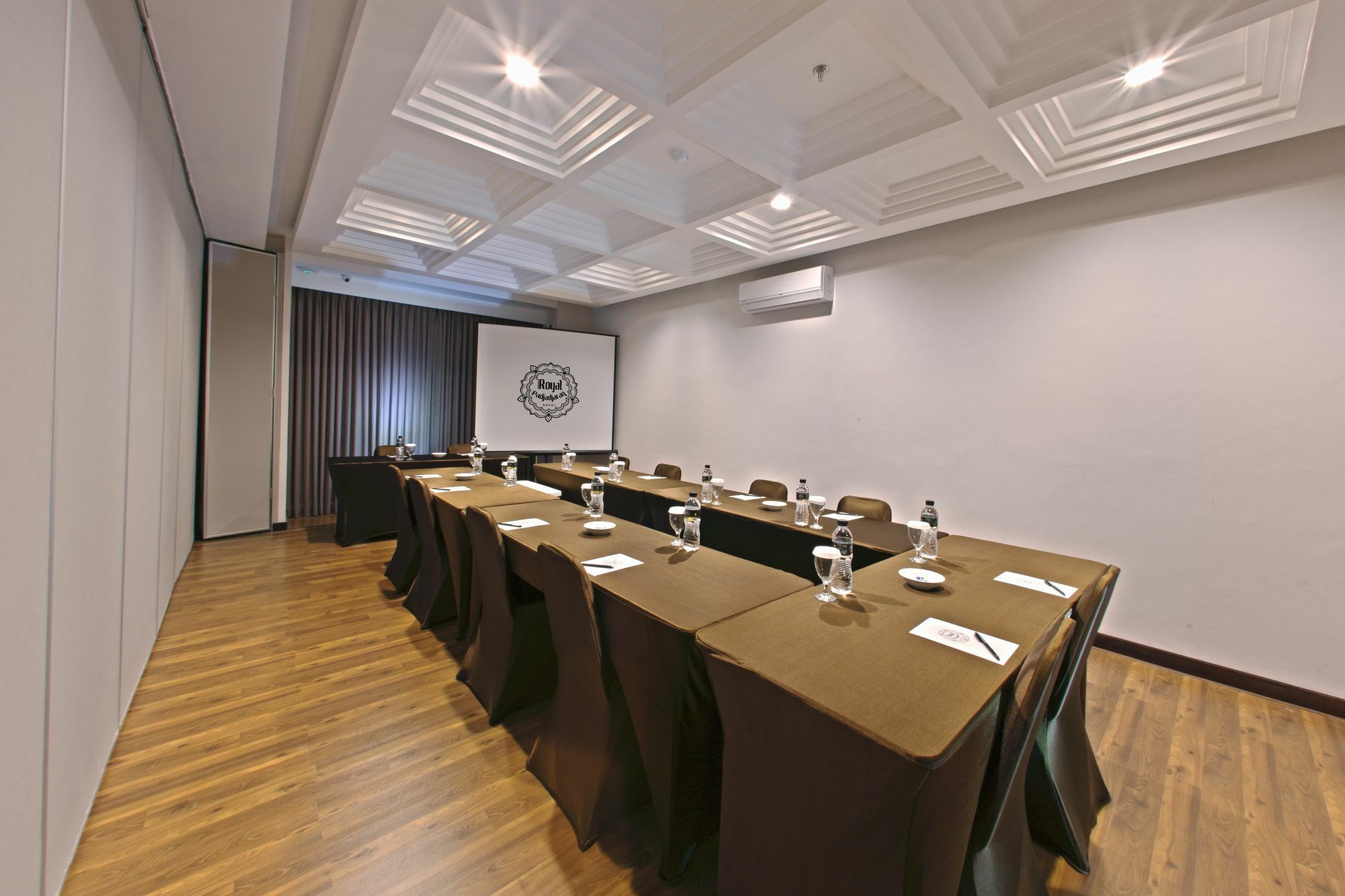 בוגור Royal Padjadjaran Hotel מראה חיצוני תמונה