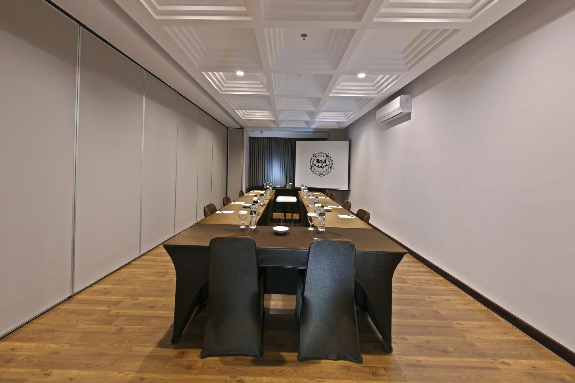 בוגור Royal Padjadjaran Hotel מראה חיצוני תמונה